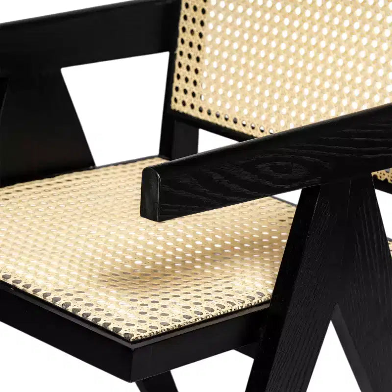 Chaise de salle à manger avec accoudoirs en bois d'hévéa et cannage et pieds en forme de V