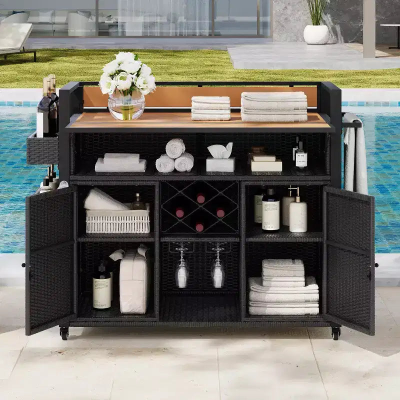 Chariot de grillades d'extérieur en osier de 52,8 po avec plateau de table étendu, îlot de cuisine roulant avec grand rangement, porte-épices et roues verrouillables