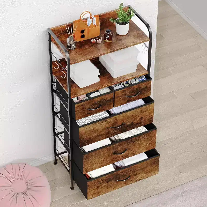Commode à 5 tiroirs pour chambre à coucher - Tour de rangement en tissu avec plateau en bois, cadre en acier robuste, commode à poignée facile à tirer